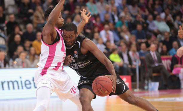 他还向因伤 他还向因伤